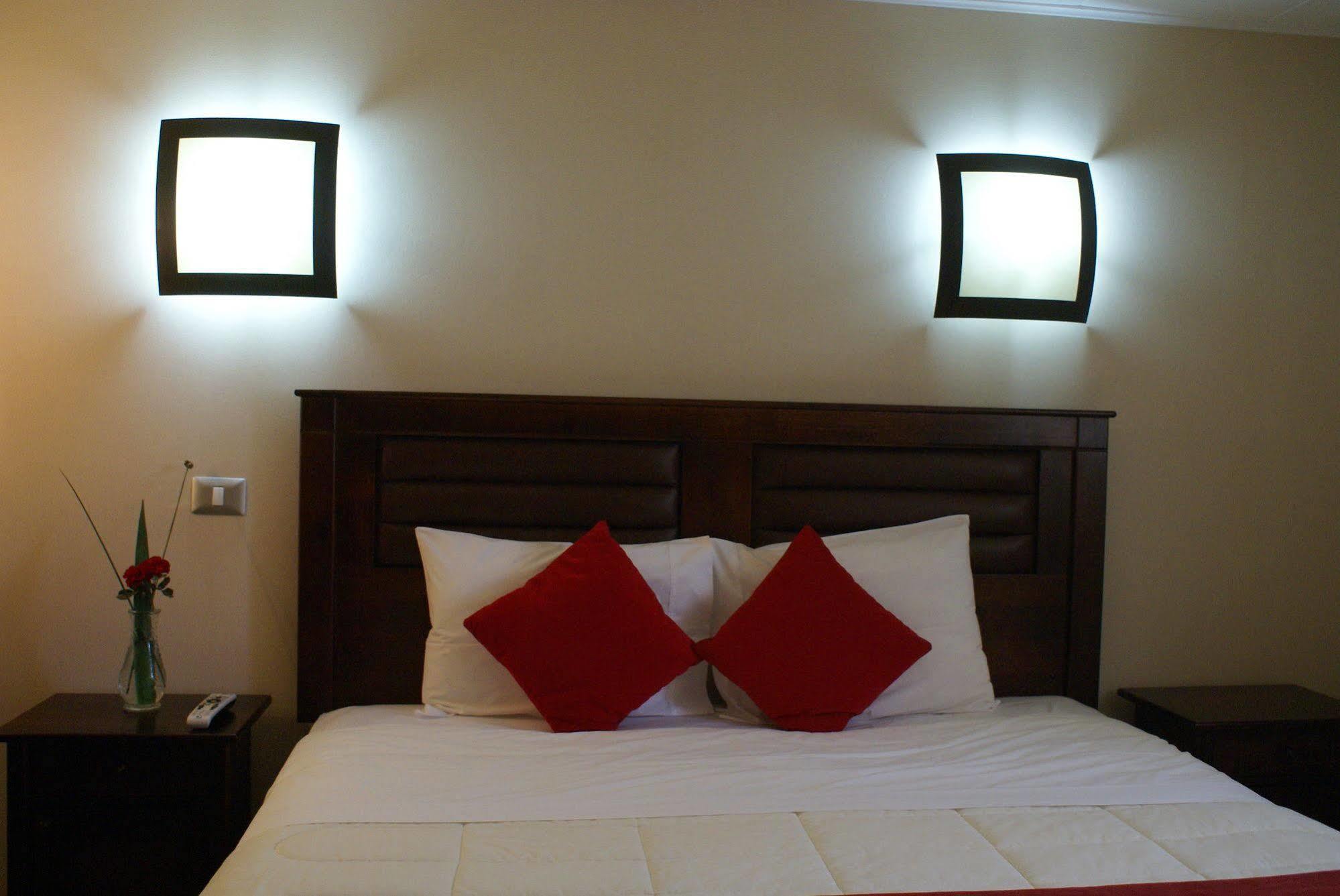 Hotel Baviera Parral Zewnętrze zdjęcie