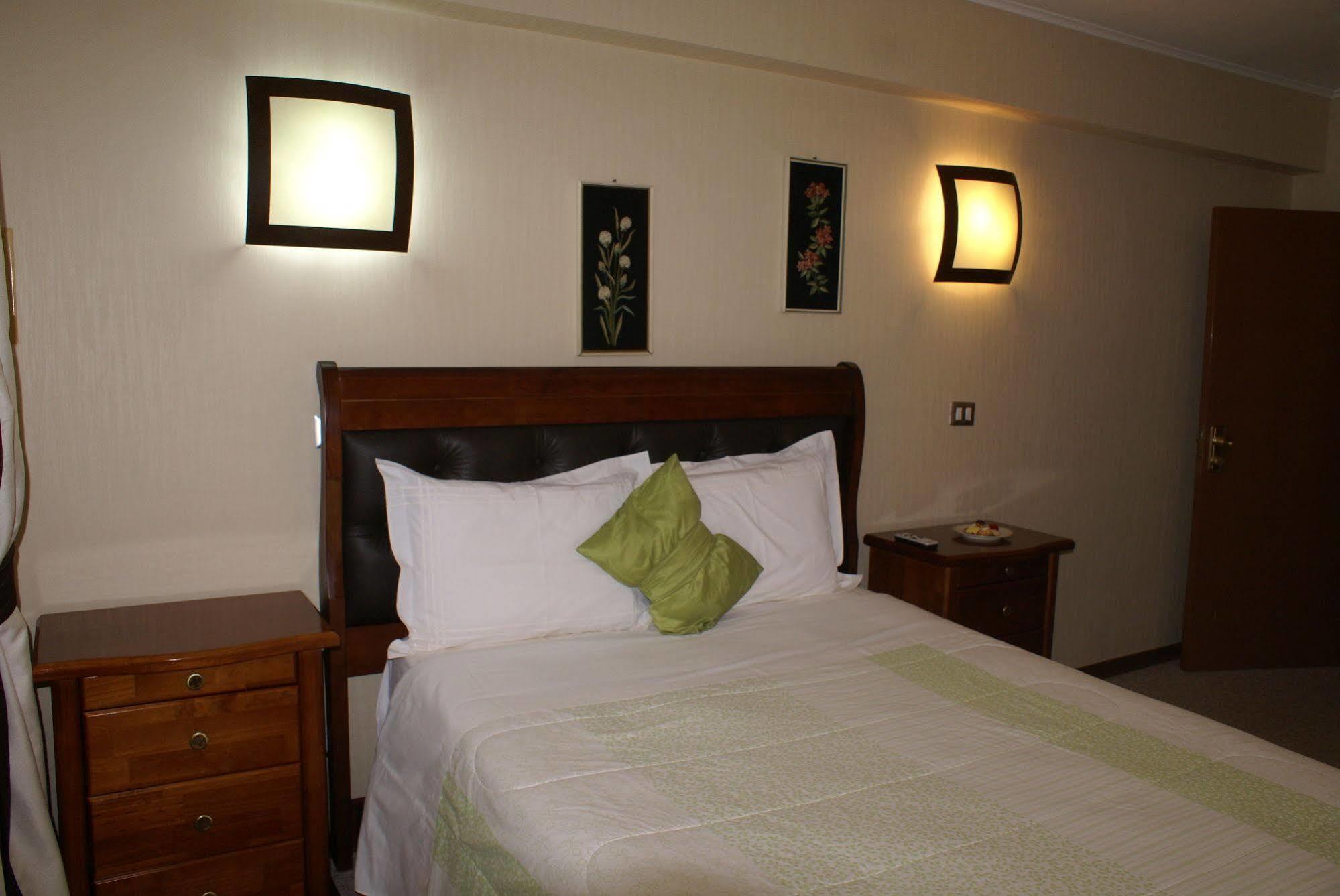 Hotel Baviera Parral Zewnętrze zdjęcie
