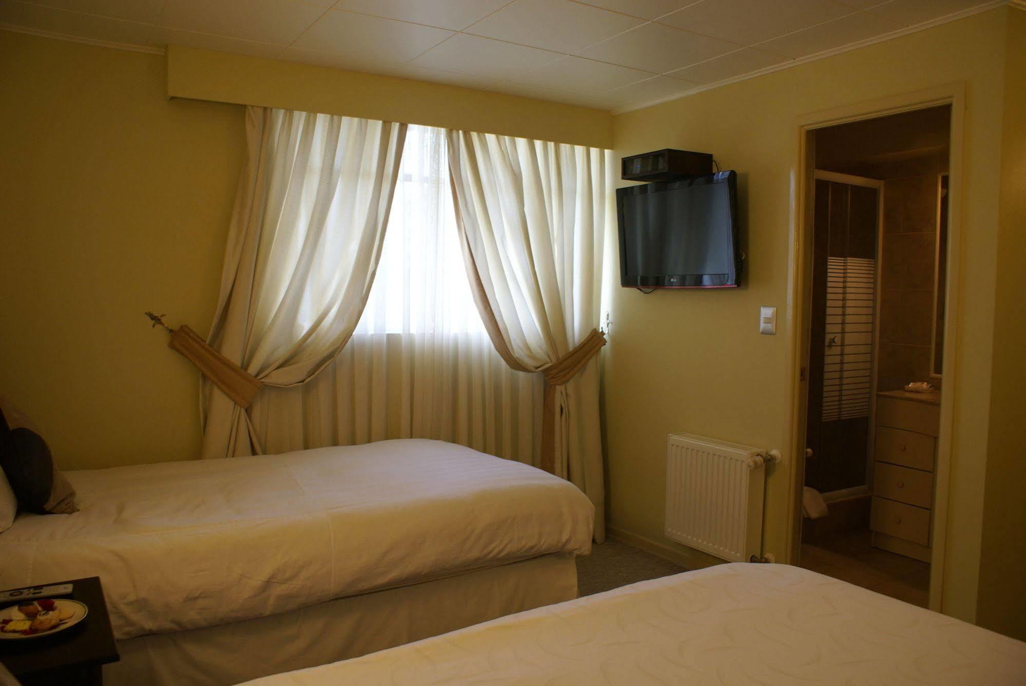 Hotel Baviera Parral Zewnętrze zdjęcie