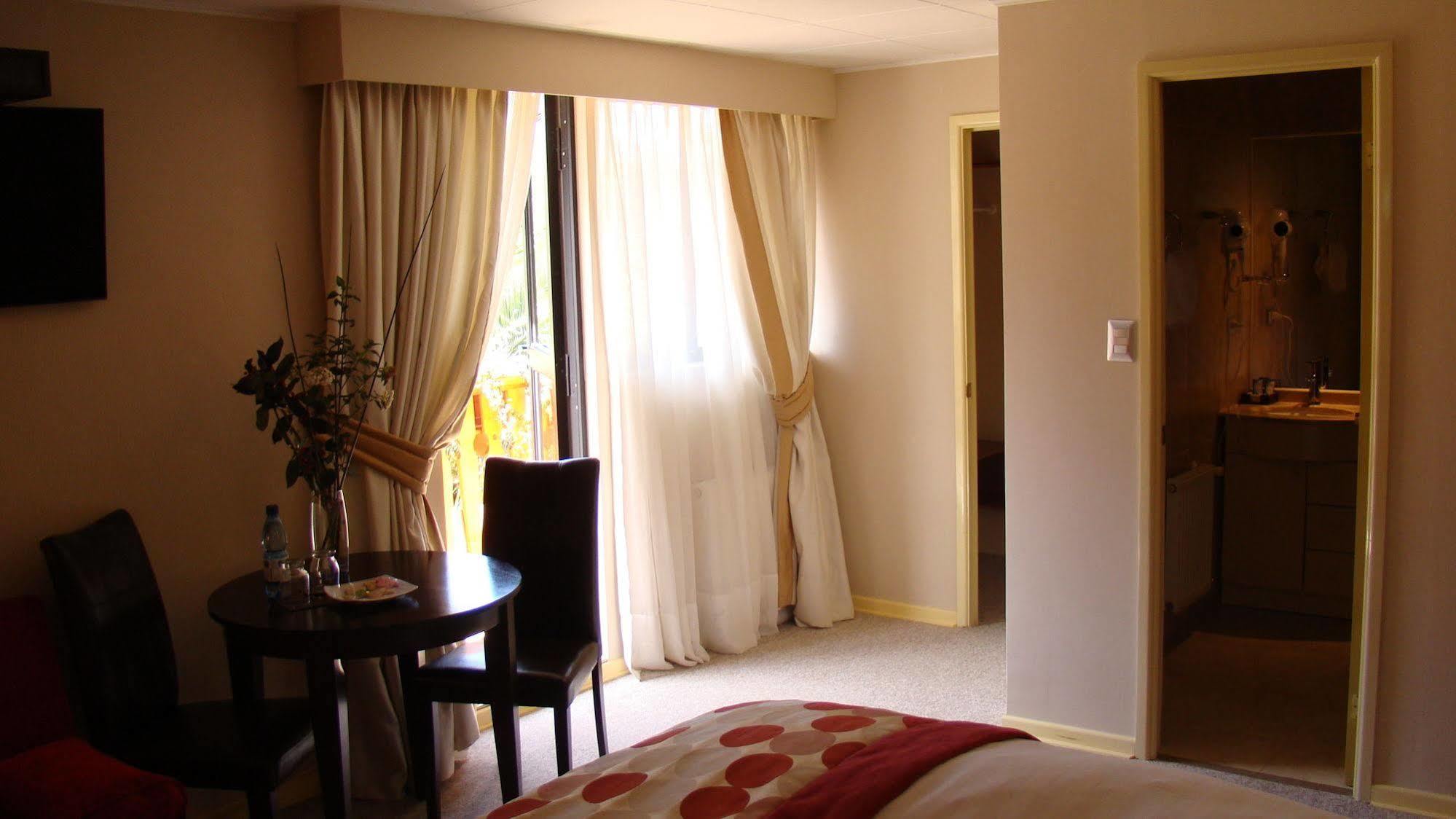 Hotel Baviera Parral Zewnętrze zdjęcie